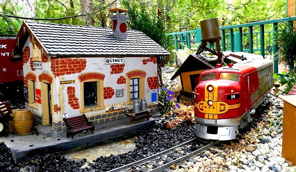 Authentic Garden Train Layouts